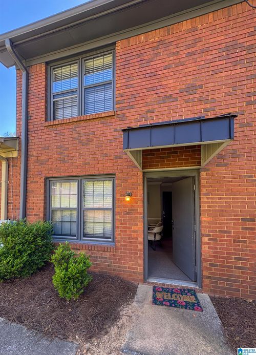 2102 Lynngate Dr, Hoover, AL, 35216-5244 | Card Image