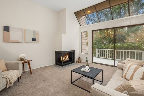 3-19805 15th Ave Ne, Shoreline, WA, 98155-1122 | Card Image