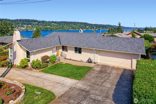 1112 N 38th St, Renton, WA, 98056-1541 | Card Image