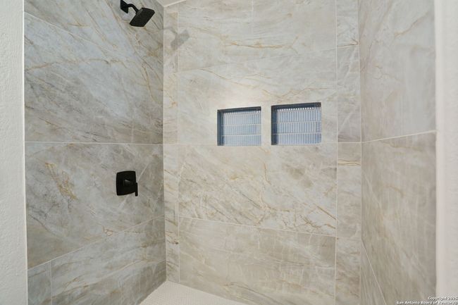 9814 Shawnee Blf, House other with 4 bedrooms, 2 bathrooms and null parking in Converse TX | Image 18