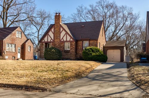 2905 46th St, Des Moines, IA, 50310-3123 | Card Image