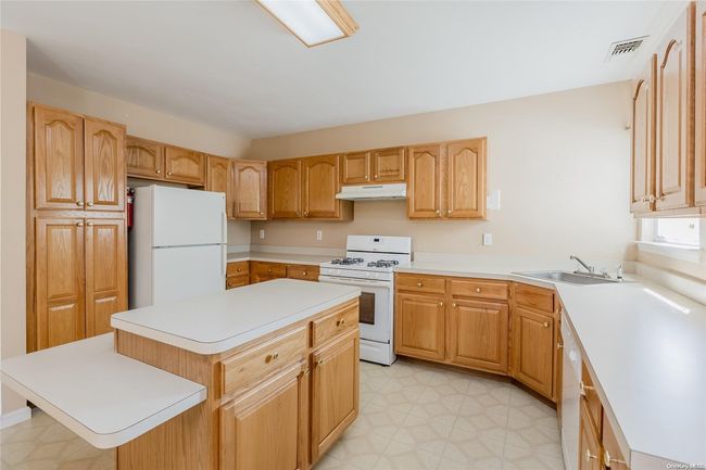 1 - 1 Sophia Dr, Condo with 3 bedrooms, 3 bathrooms and null parking in Middle Island NY | Image 9
