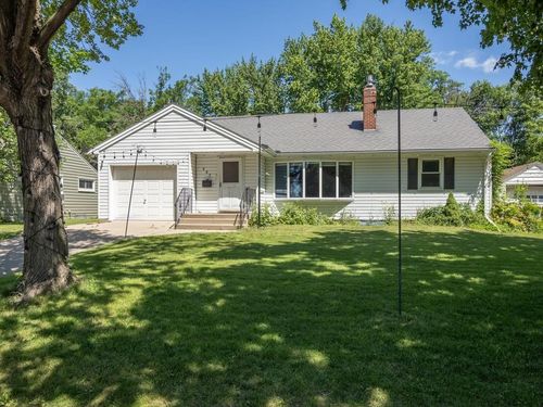 607 Swan St, Le Sueur, MN, 56058-1718 | Card Image