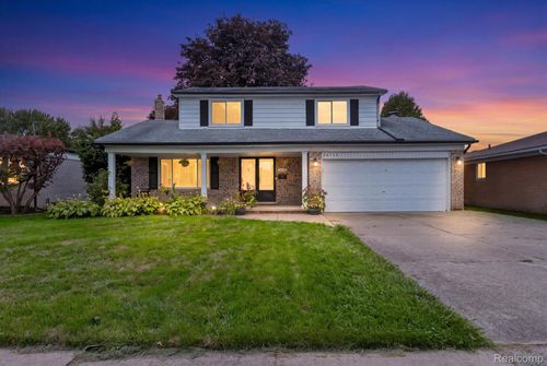 36735 Lodge Dr, Sterling Heights, MI, 48312-3323 | Card Image