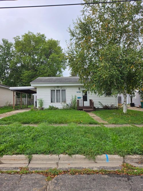 905 Ulstad Ave, Albert Lea, MN, 56007-3836 | Card Image