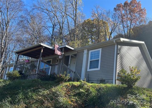 415 Rovingwood Dr, Waynesville, NC, 28786-9207 | Card Image
