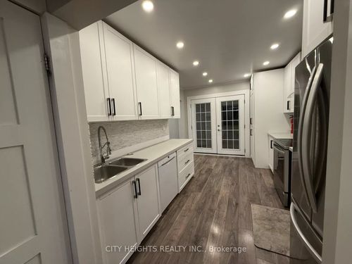 22 Harvey St, Hamilton, ON, L8L2L8 | Card Image