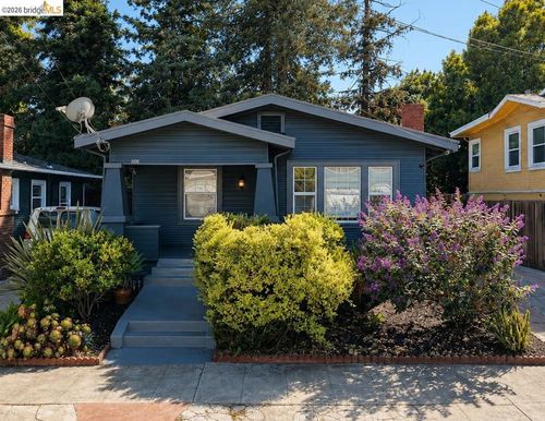 3221 Delaware St, Oakland, CA, 94602-3831 | Card Image