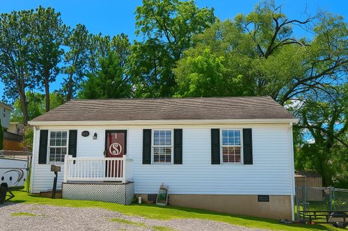 2610 Plantation Rd Ne, Roanoke, VA, 24012-4460 | Card Image