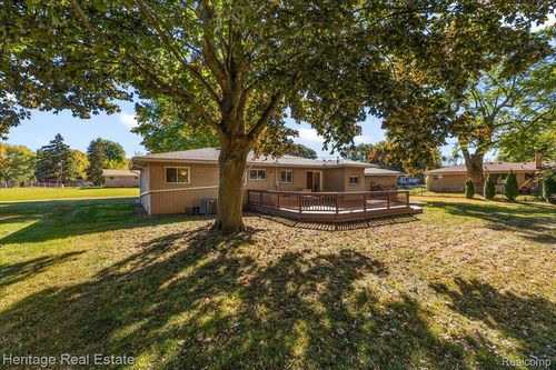 2831 Silverstone Ln, Waterford Twp, MI, 48329-4536 | Card Image