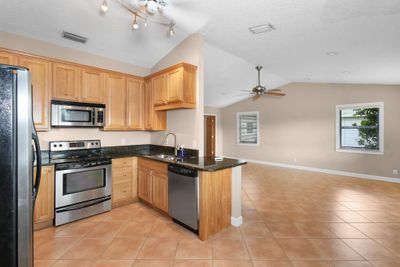 6709 Se Amyris Court, House other with 2 bedrooms, 2 bathrooms and null parking in Stuart FL | Image 3