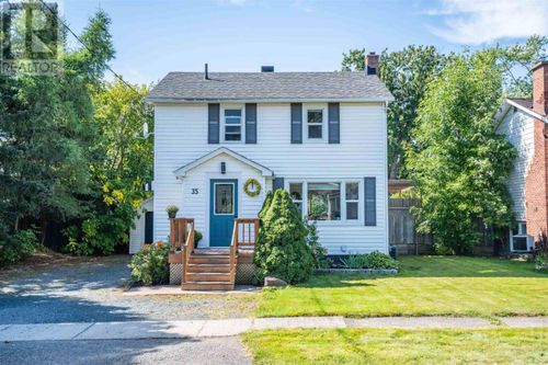 35 Bellevue Ave, Sault Ste. Marie, ON, P6B2V9 | Card Image