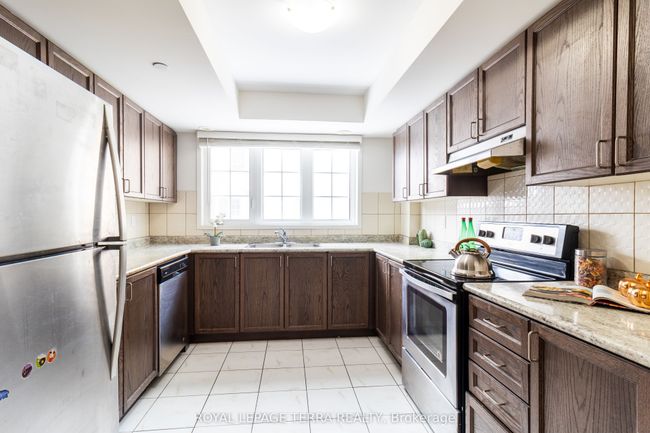 2204 Chevron Prince Path, Condo with 4 bedrooms, 3 bathrooms and 1 parking in Oshawa ON | Image 13