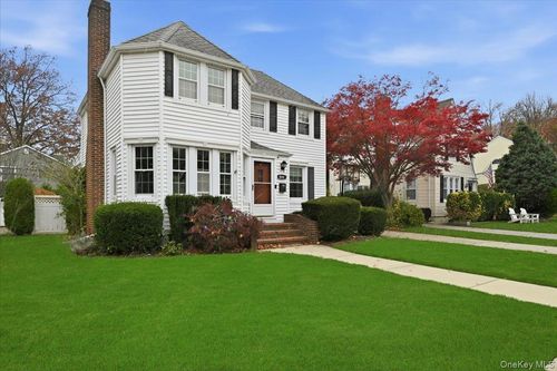 143 Bromleigh Rd, Garden City, NY, 11530-5013 | Card Image