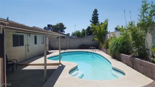 408 Greenfield Ln, Las Vegas, NV, 89107-2472 | Card Image