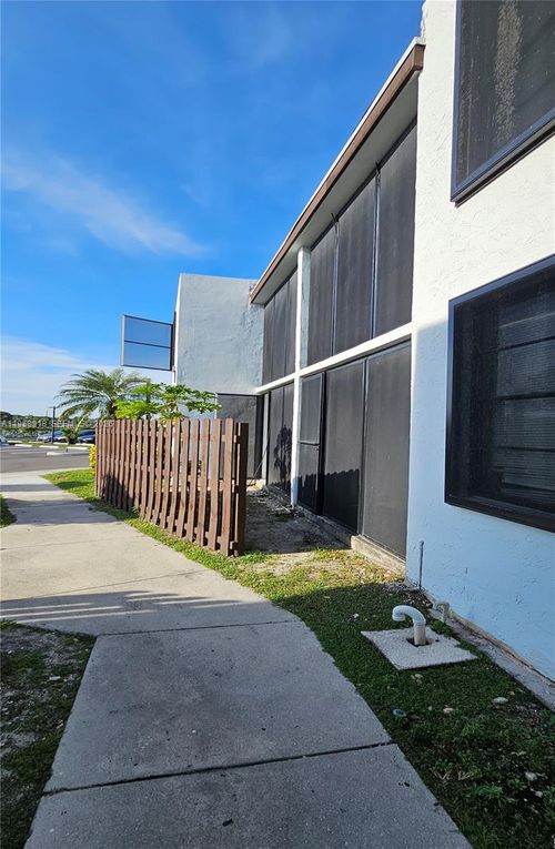 apt-102-211 Lake Pointe Dr, Oakland Park, FL, 33309-3537 | Card Image