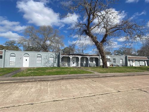 149 Emerald Dr, Clute, TX, 77531-4107 | Card Image