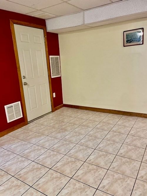 2b-8-A Boylston, Worcester, MA, 01605 | Card Image