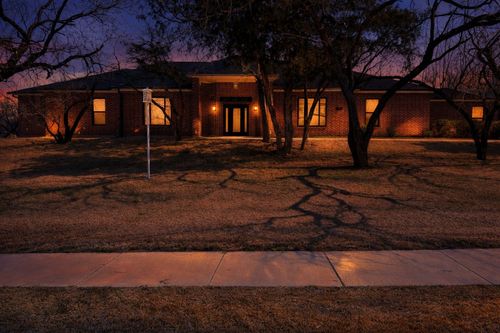 2541 Town View Dr, Cedar Hill, TX, 75104-1032 | Card Image