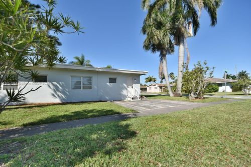 apt-4-250 Se Park St, Dania Beach, FL, 33004-3764 | Card Image