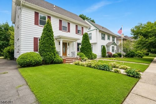585 Ridge St, Newark, NJ, 07104-1513 | Card Image