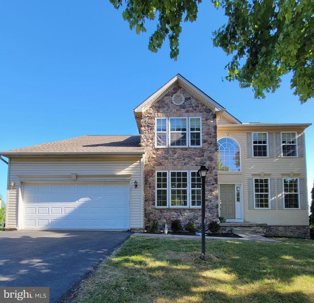 Glen View Dr, York, PA 17403