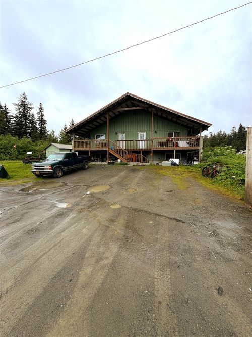 843 Glacier Bear Rd, Yakutat, AK, 99689 | Card Image