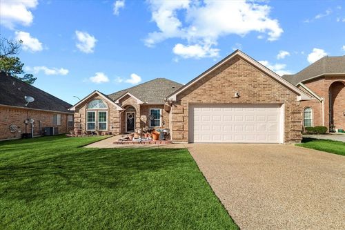 2117 Pinwood Cir, Arlington, TX, 76001-5652 | Card Image
