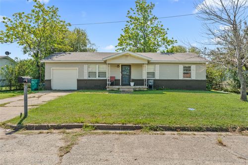 305 Avenue I, Lacy Lakeview, TX, 76705-1836 | Card Image