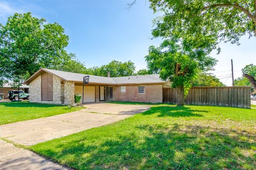 1018 Vegas Dr, Garland, TX, 75042-5518 | Card Image