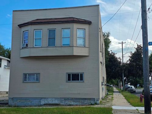 1305 S 15th St, Manitowoc, WI, 54220-5607 | Card Image