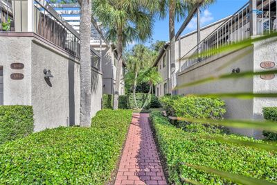 1086 Azalea Lane, Condo with 3 bedrooms, 2 bathrooms and null parking in Winter Park FL | Image 2