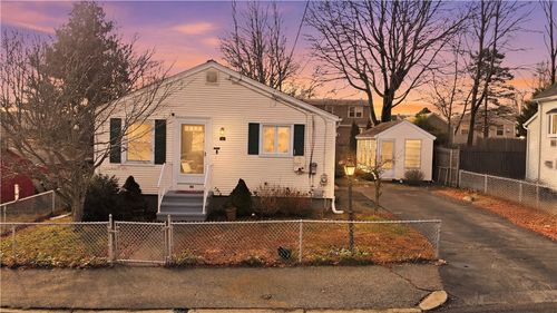 62 Hillcrest Ave, Pawtucket, RI, 02860-3309 | Card Image