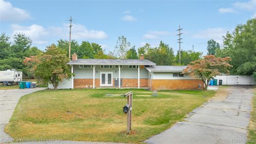 1700 Big Trail Rd, Commerce Township, MI, 48390-2800 | Card Image