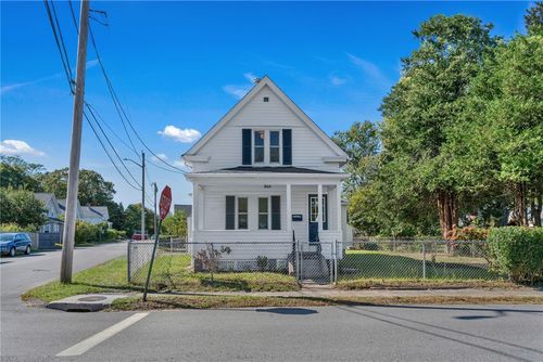 30 Read St, Riverside, RI, 02915-2658 | Card Image