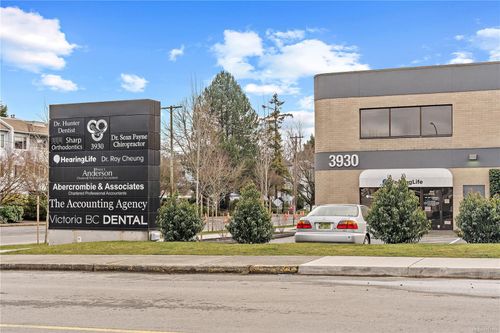 100-3930 Shelbourne St, Saanich, BC, V8P4H9 | Card Image