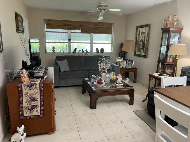105 - 2300 Park Ln, Condo with 1 bedrooms, 1 bathrooms and null parking in Hollywood FL | Image 3