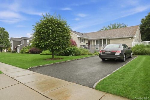 1270 Dahlia Lane, Hempstead, NY, 11793 | Card Image