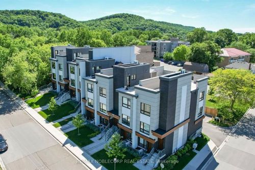 10-39 Robinson St N, Grimsby, ON, L3M3C8 | Card Image