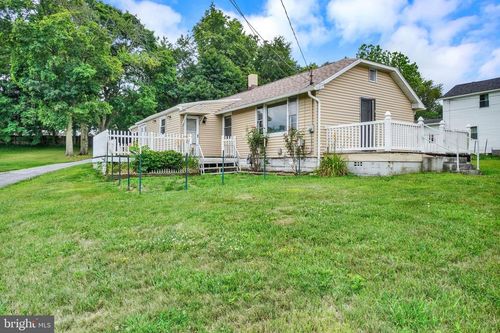 32 Woodland Ave, YORK, PA, 17404-1632 | Card Image