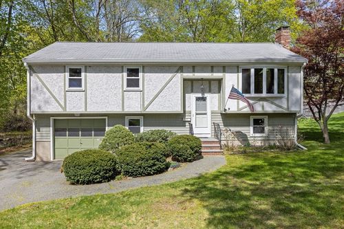 62 Brook St, Wakefield, MA, 01880-2162 | Card Image