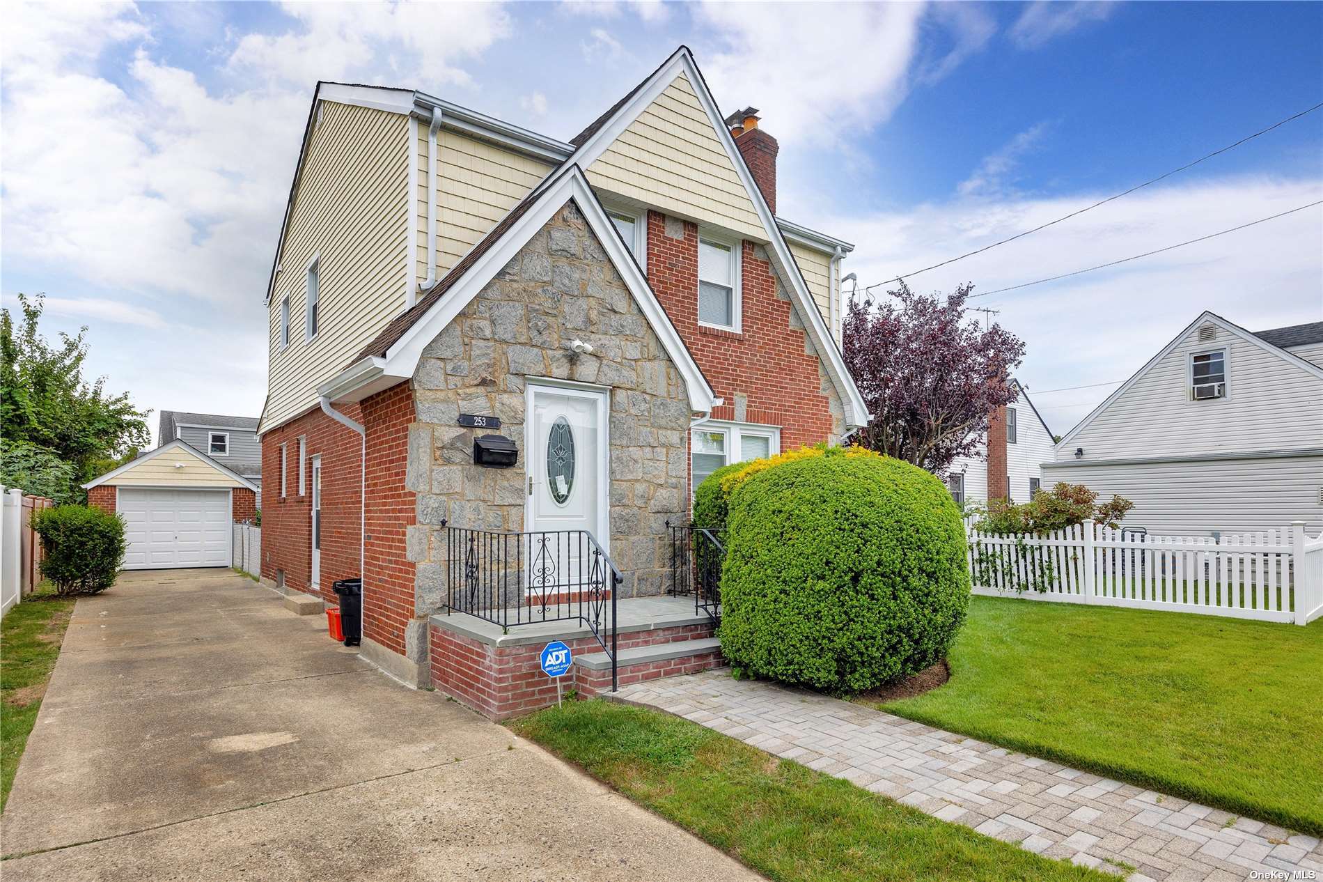 Marshall Ave, West Hempstead, NY 11552