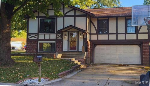 8 Cedarwood Ct, Saint Peters, MO, 63376-7001 | Card Image