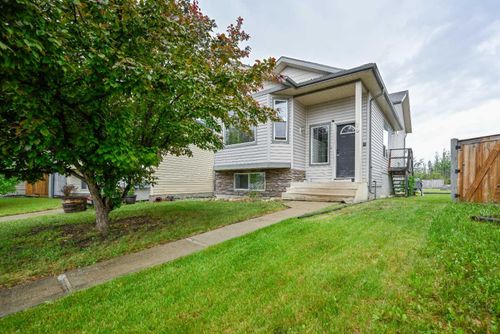 73 Pinnacle Ave, Grande Prairie, AB, T8W2V8 | Card Image