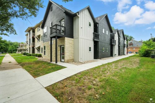 910-900-910 N 4th St, Manhattan, KS, 66502-5608 | Card Image