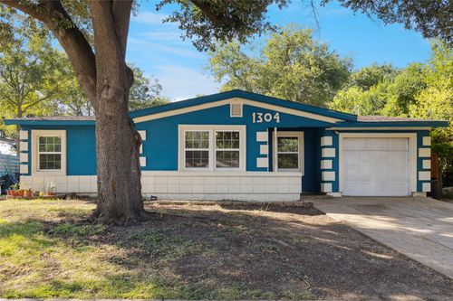 1304 E Lovers Ln, Arlington, TX, 76010-5850 | Card Image