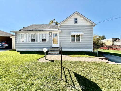 {{alt}} | Card Image