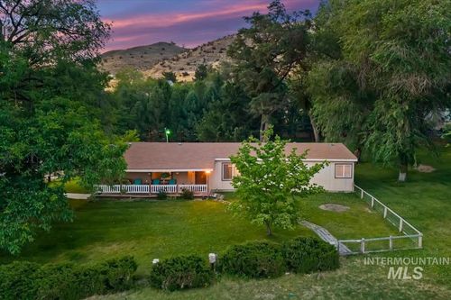 5758 W Hill Rd, Boise, ID, 83703-2951 | Card Image