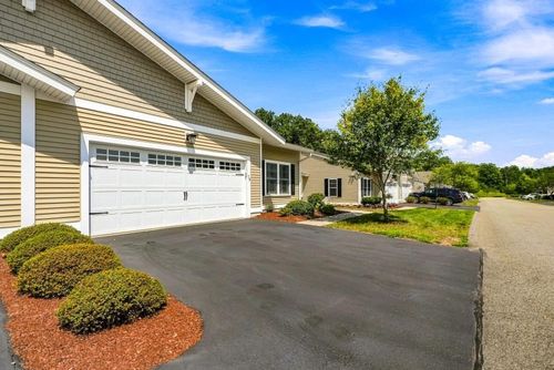 73-73 Rogerson Xing, Uxbridge, MA, 01569-1235 | Card Image