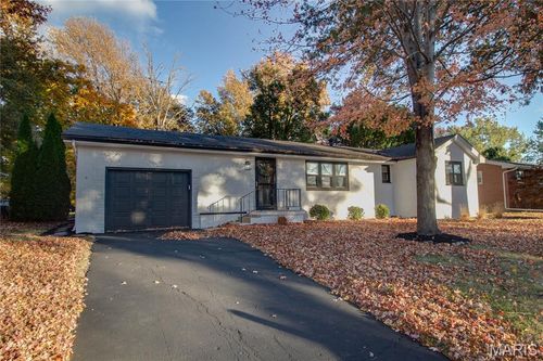 511 Courtesy Ln, Bethalto, IL, 62010-1834 | Card Image